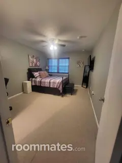 Room for rent in McLean, VA $1250, condo