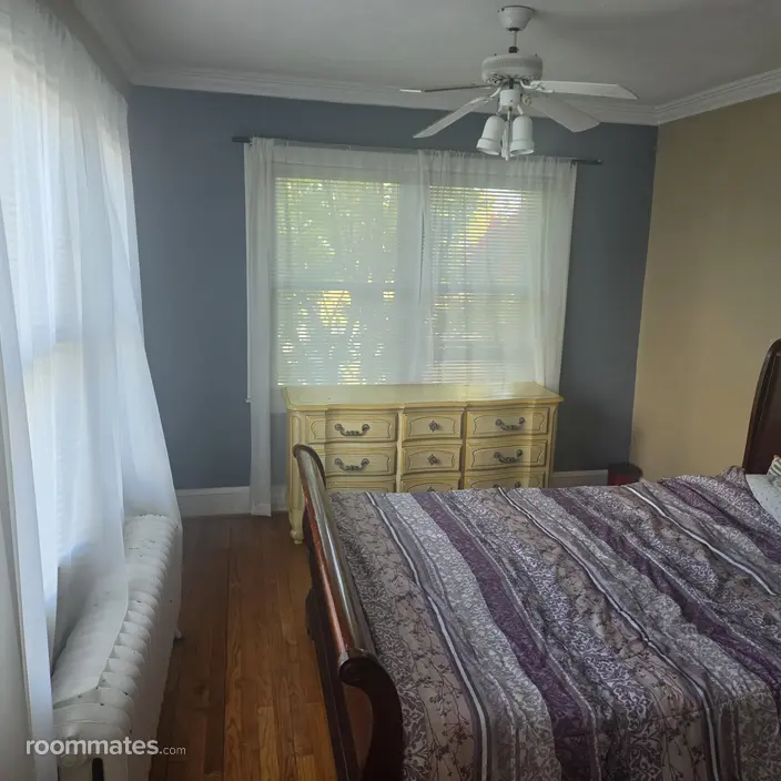 Room for rent in Newington, CT $1000, house
