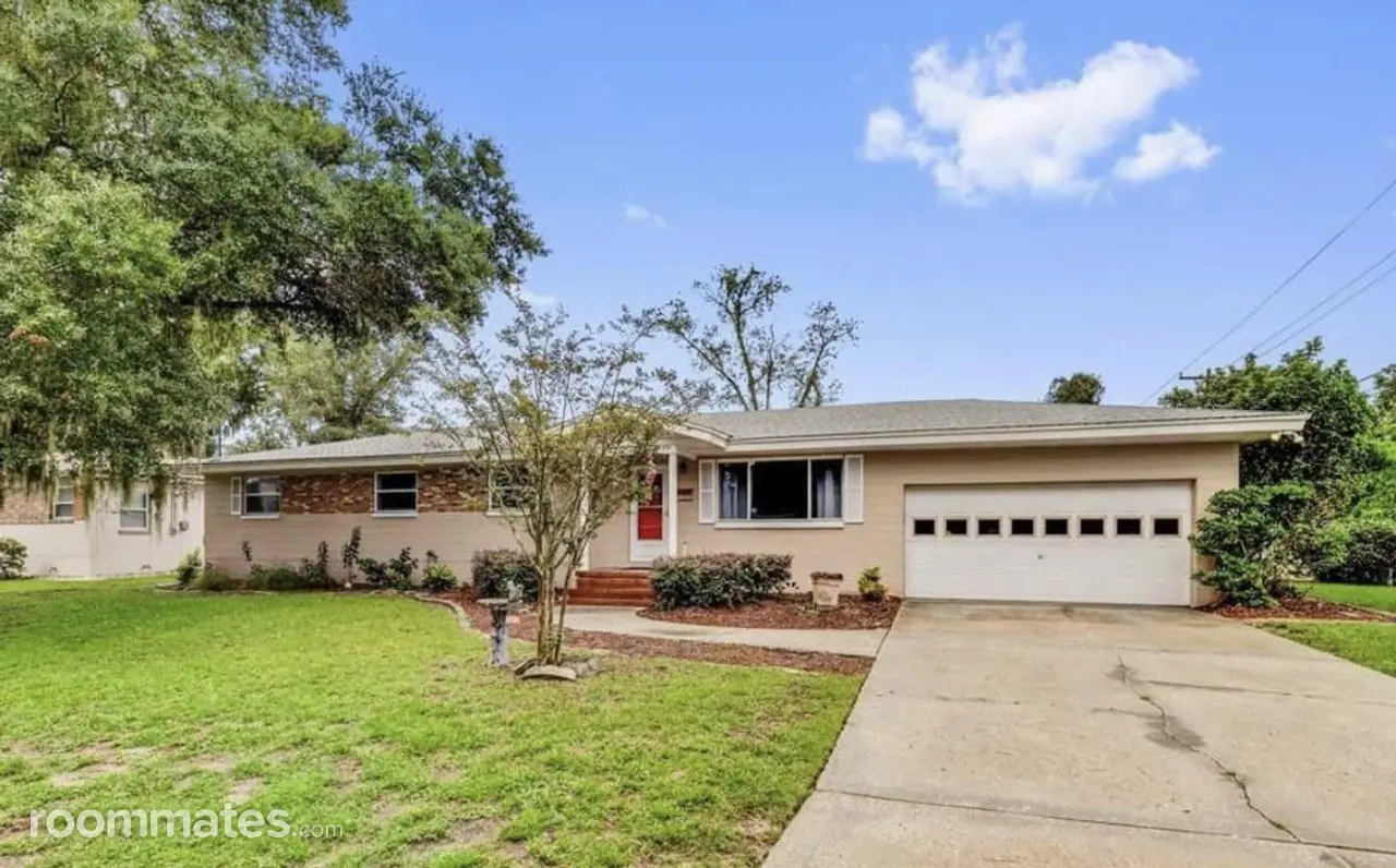 Profile photo 2 of 3