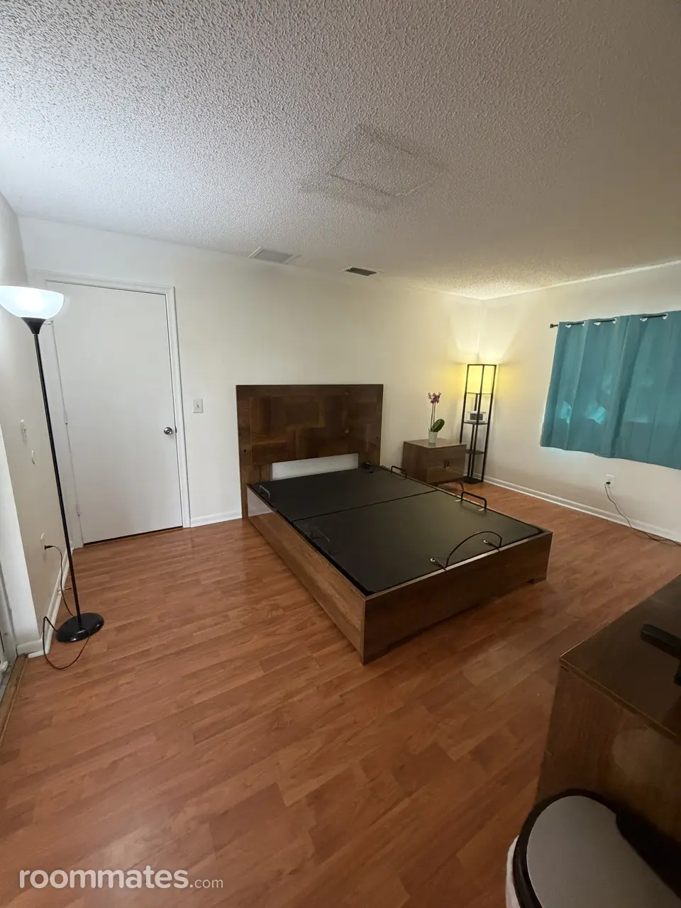 Profile photo 3 of 6