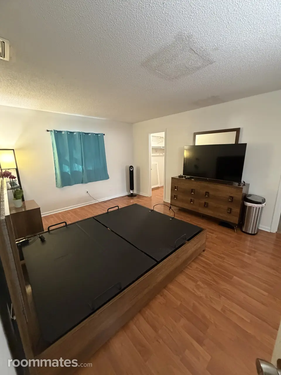 Profile photo 1 of 6