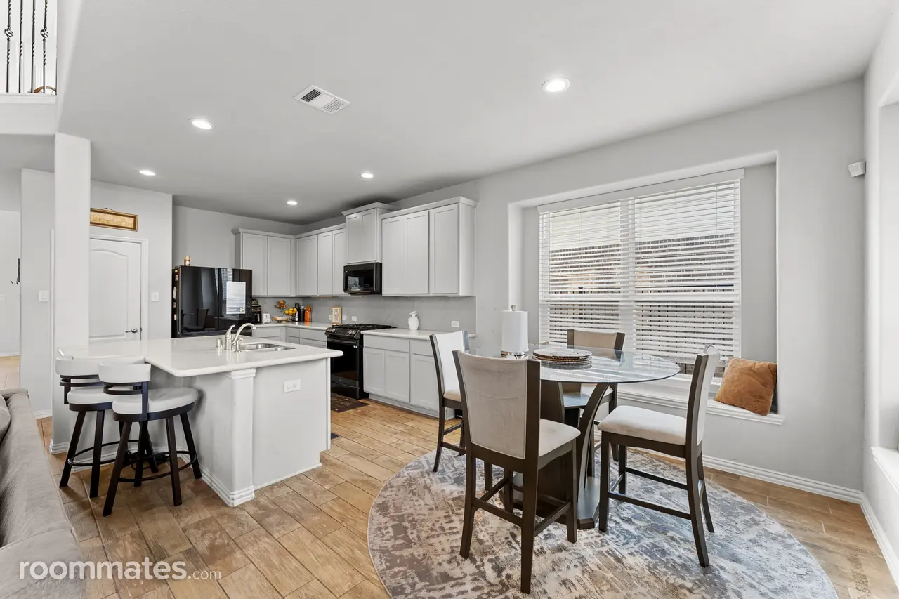 Profile photo 6 of 10