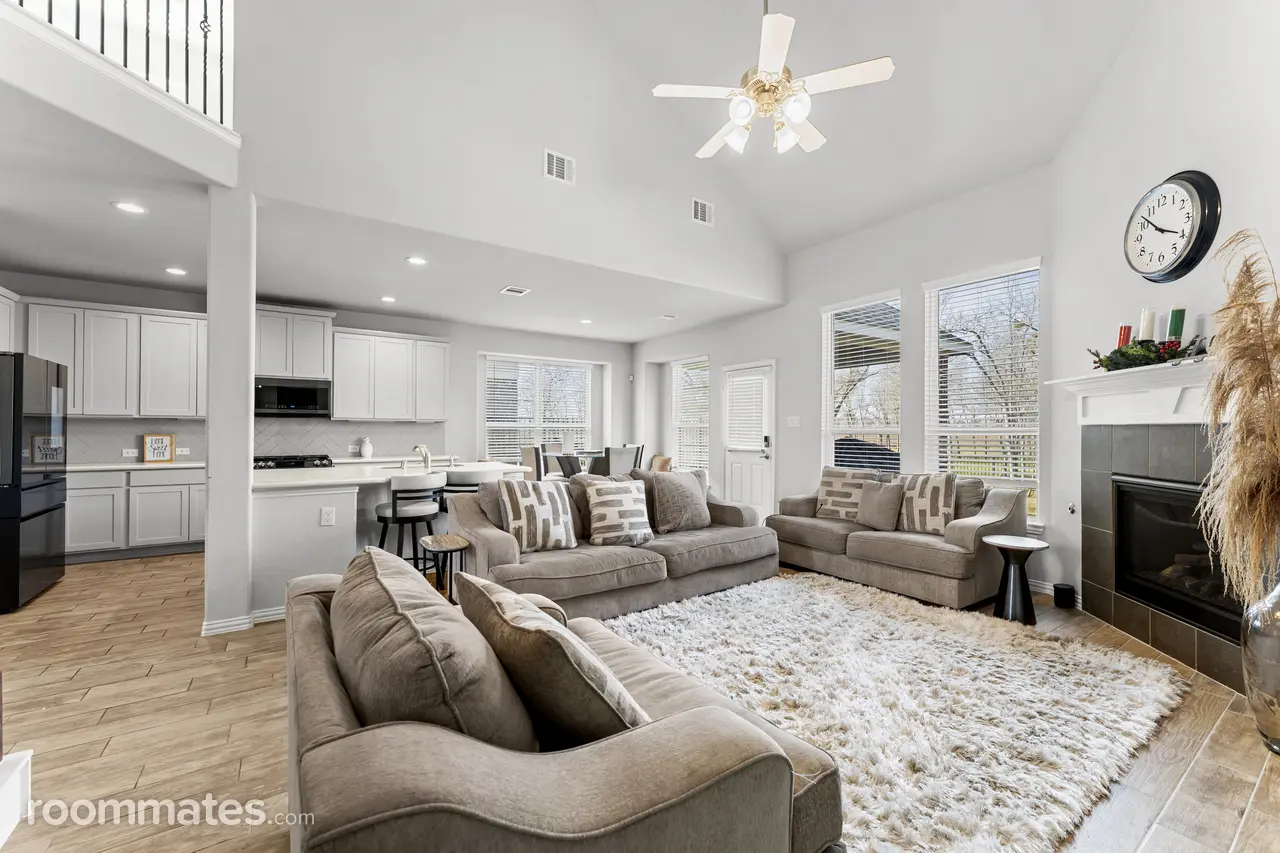 Profile photo 7 of 10