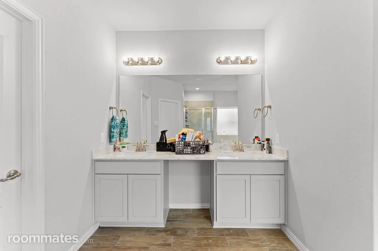 Profile photo 3 of 10