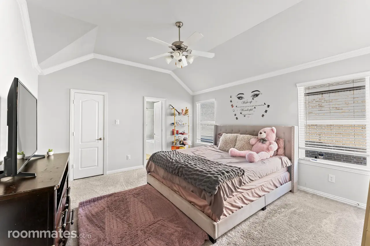 Profile photo 7 of 11