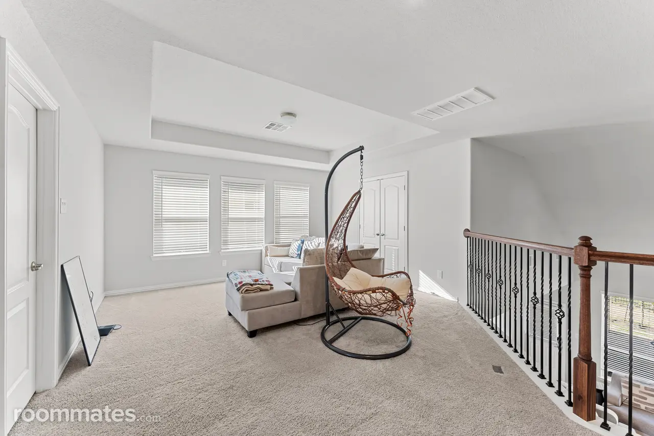 Profile photo 9 of 11