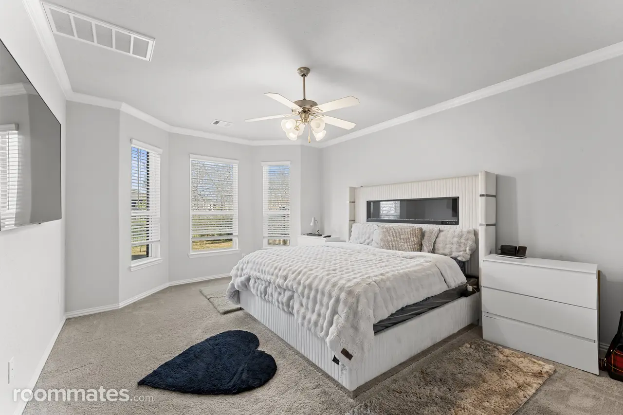 Profile photo 5 of 11