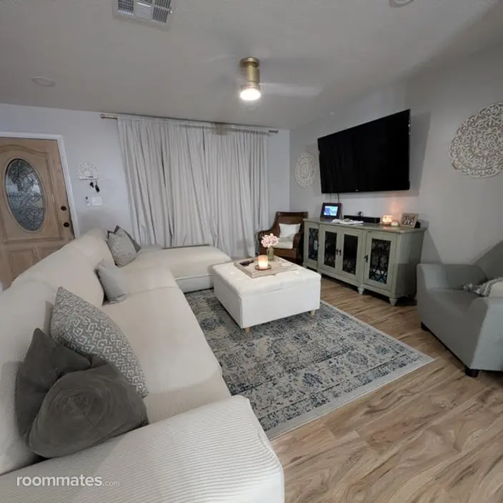 Room for rent in Phoenix, AZ $800, house
