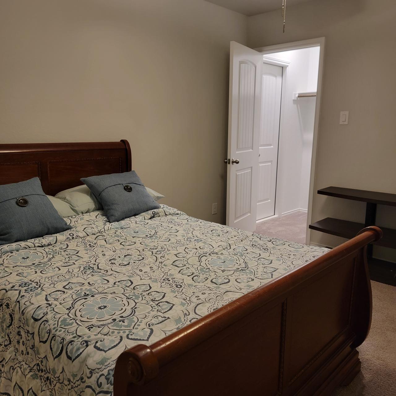 Profile photo 7 of 11