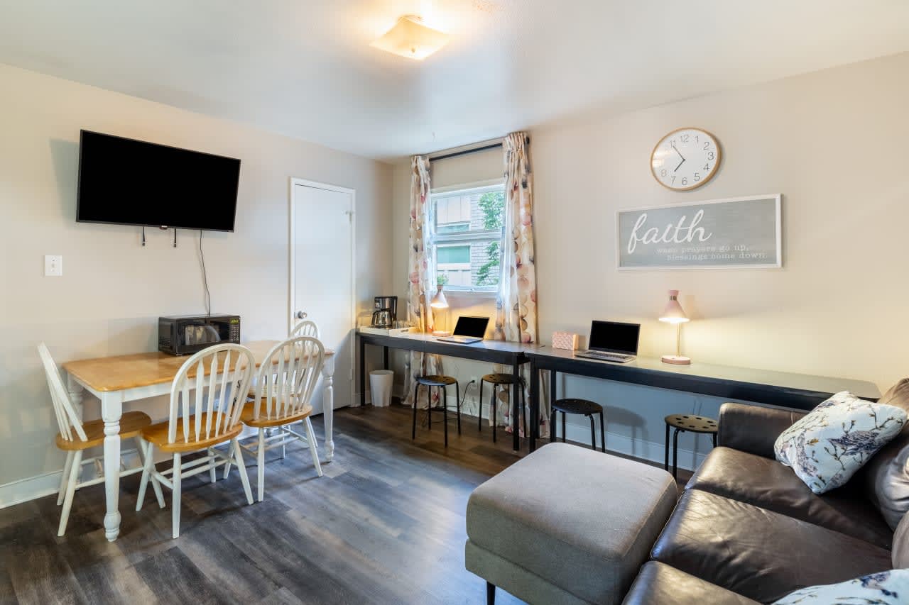 Profile photo 4 of 7