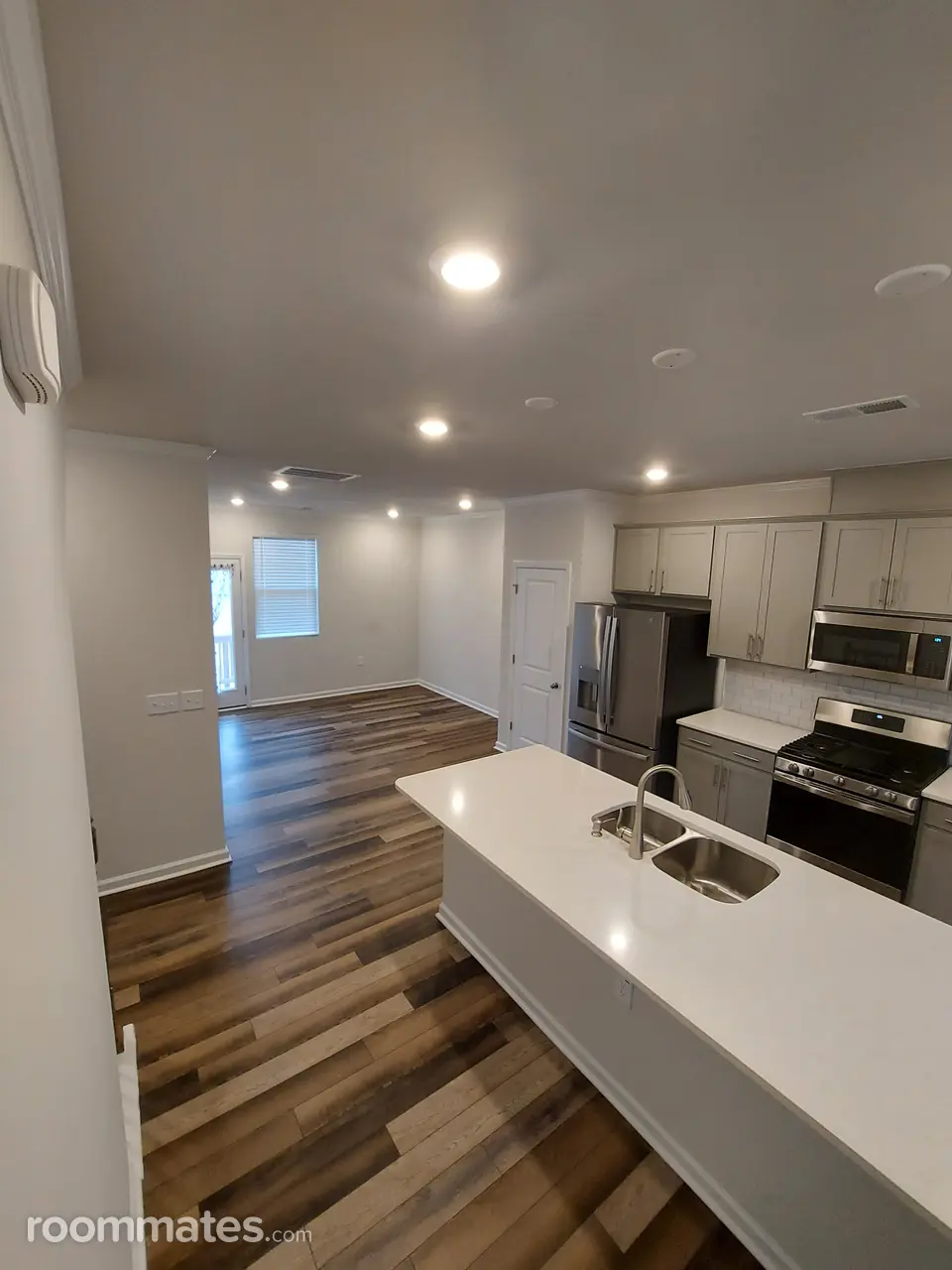 Profile photo 7 of 10