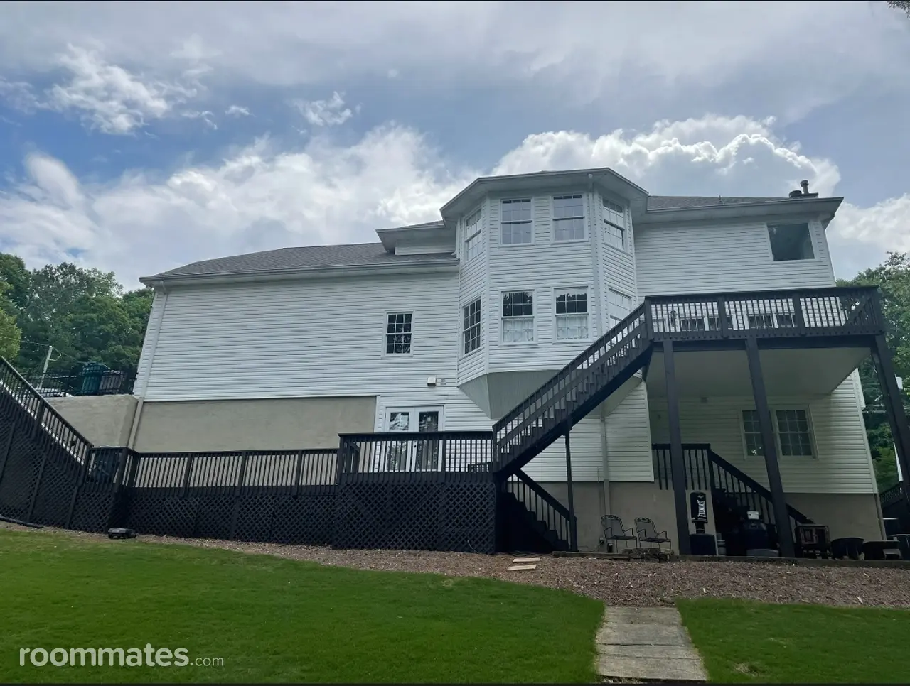 Profile photo 3 of 10