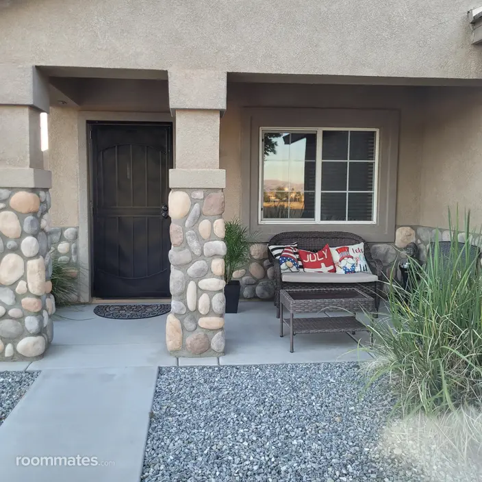 Room for rent in Victorville, CA $800, house