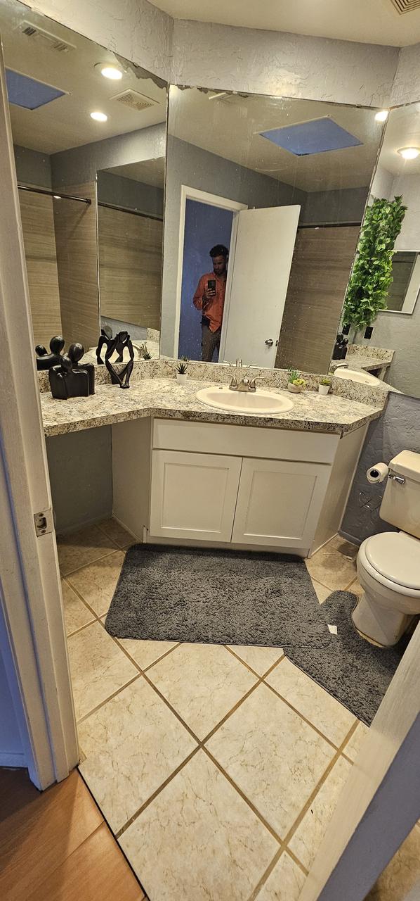 Profile photo 7 of 8