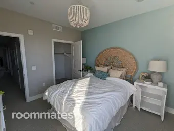 Room for rent in Tustin, CA $1600, condo