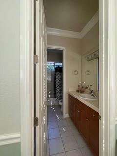 Room for rent in Fresno, CA $800, house