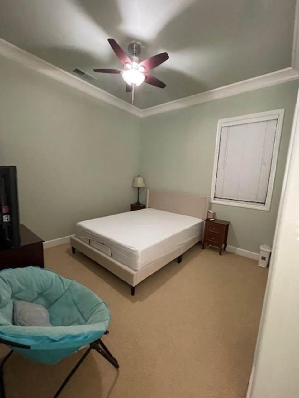 Profile photo 3 of 9