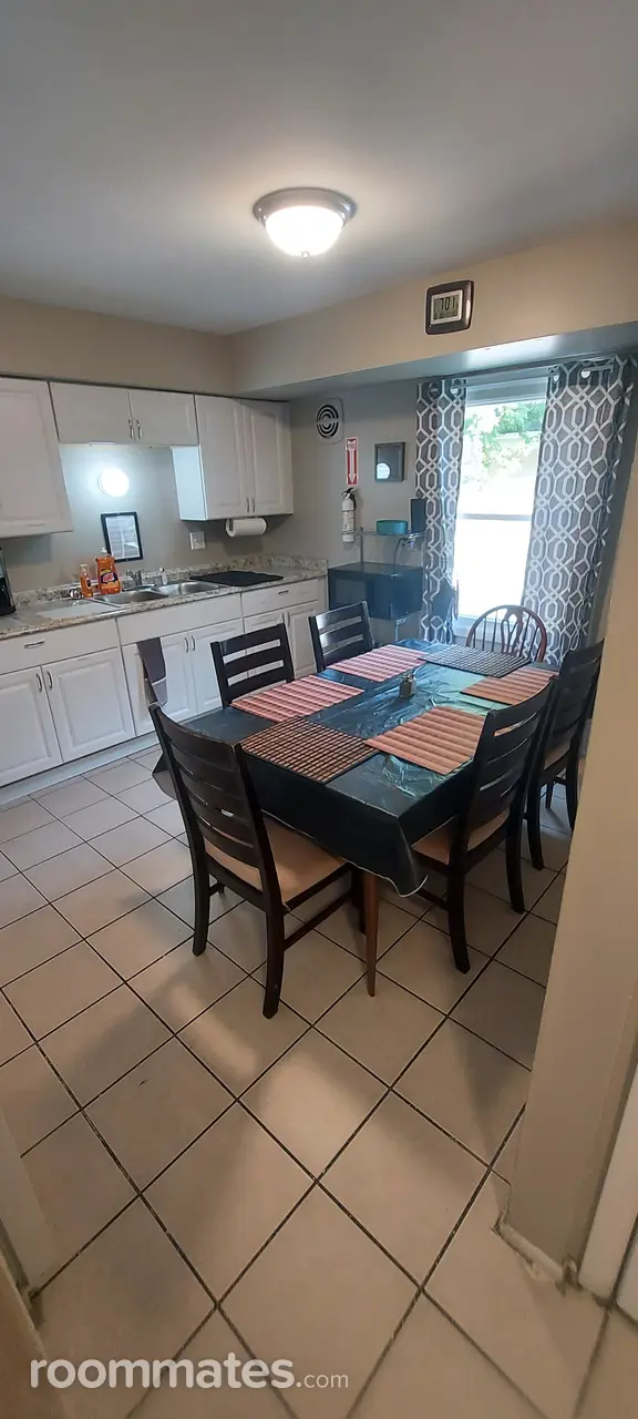 Profile photo 7 of 8