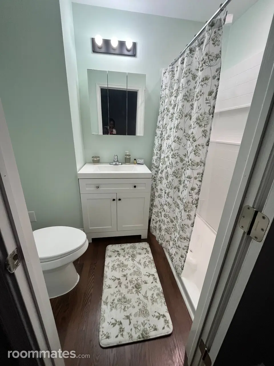 Profile photo 3 of 10