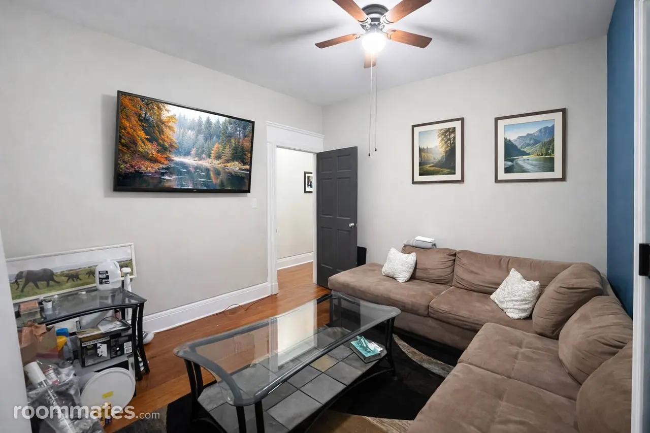 Profile photo 7 of 10