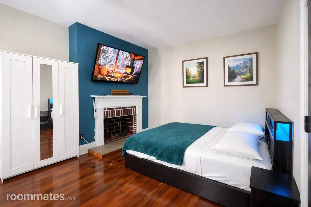 Profile photo 1 of 10