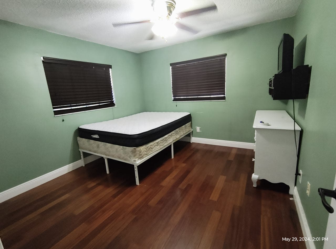 Profile photo 7 of 15