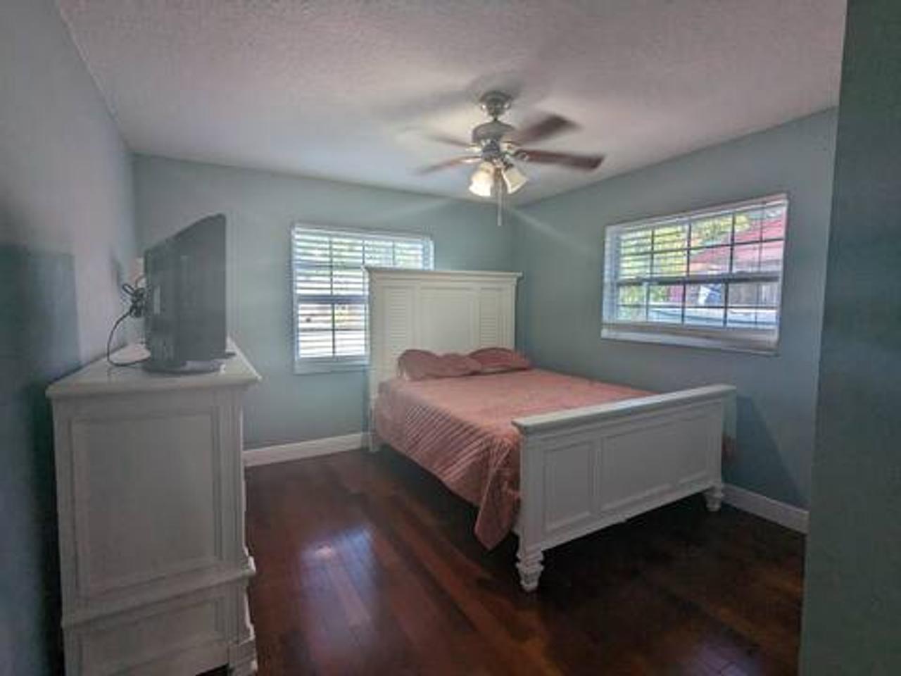 Profile photo 3 of 15