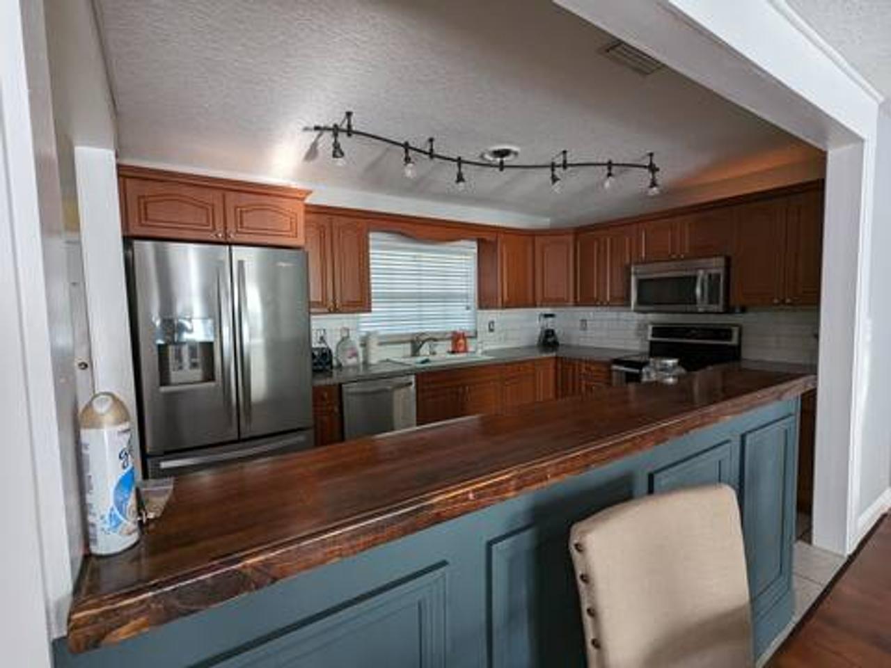 Profile photo 4 of 15