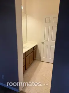 Room for rent in Eastvale, CA $475, house