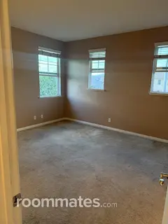 Room for rent in Eastvale, CA $475, house