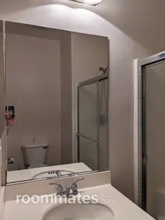 Room for rent in Eastvale, CA $975, house