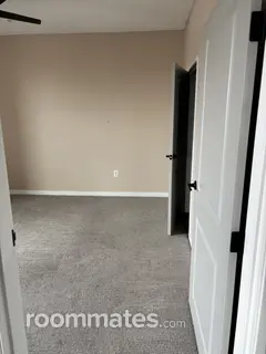 Room for rent in Woodbury, MN $900, house