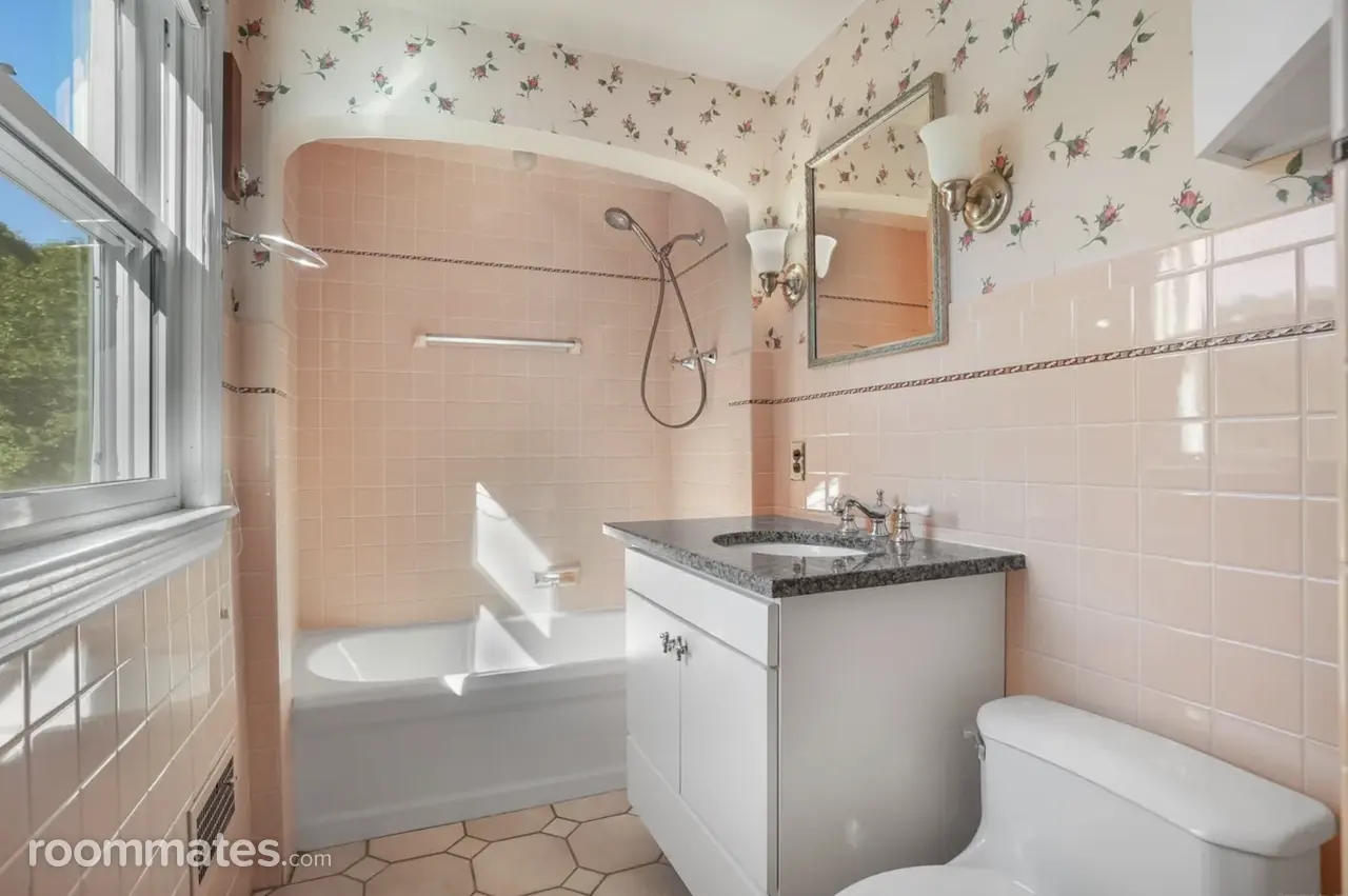 Profile photo 6 of 12