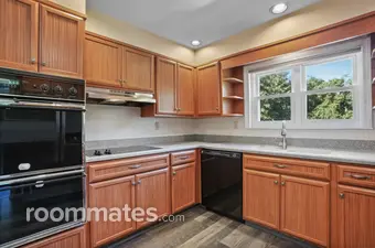 Room for rent in Danbury, CT $1250, house