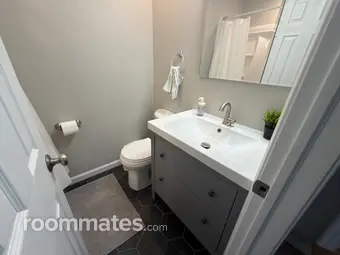 Room for rent in Philadelphia, PA $725, house