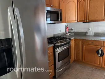 Room for rent in Philadelphia, PA $725, house