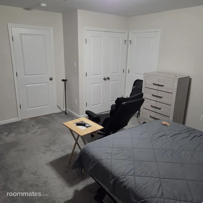 Room for rent in California, MD $1300, townhouse