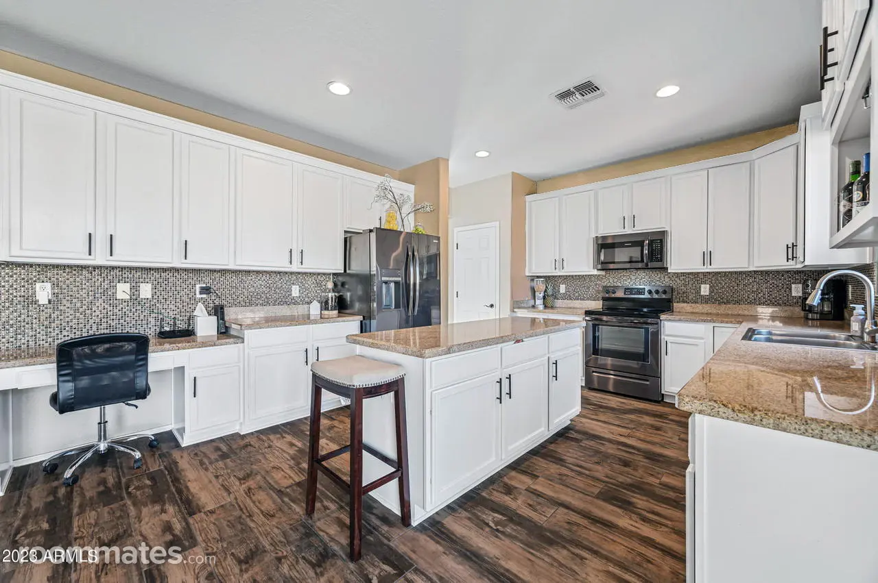 Profile photo 10 of 11