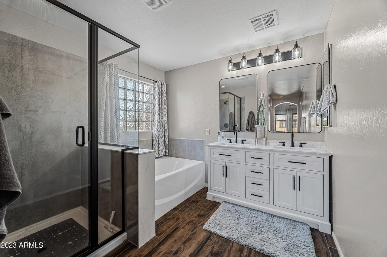 Profile photo 9 of 11