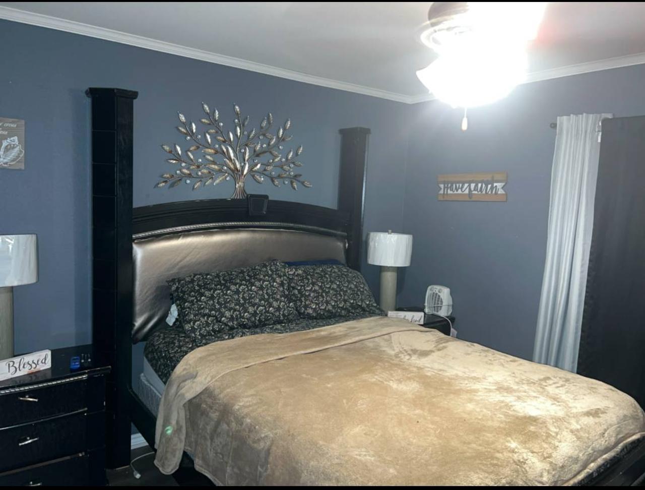 Profile photo 3 of 4