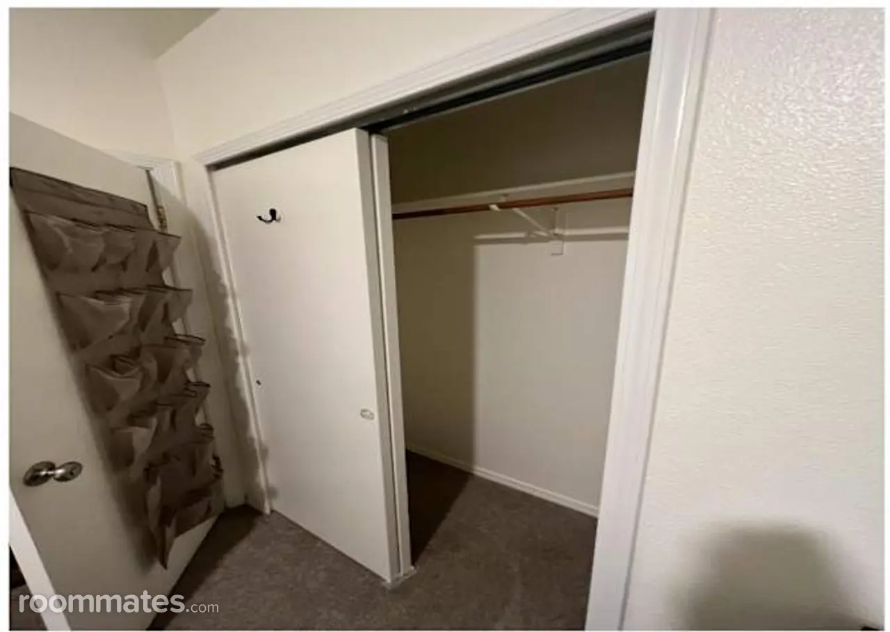 Profile photo 7 of 12