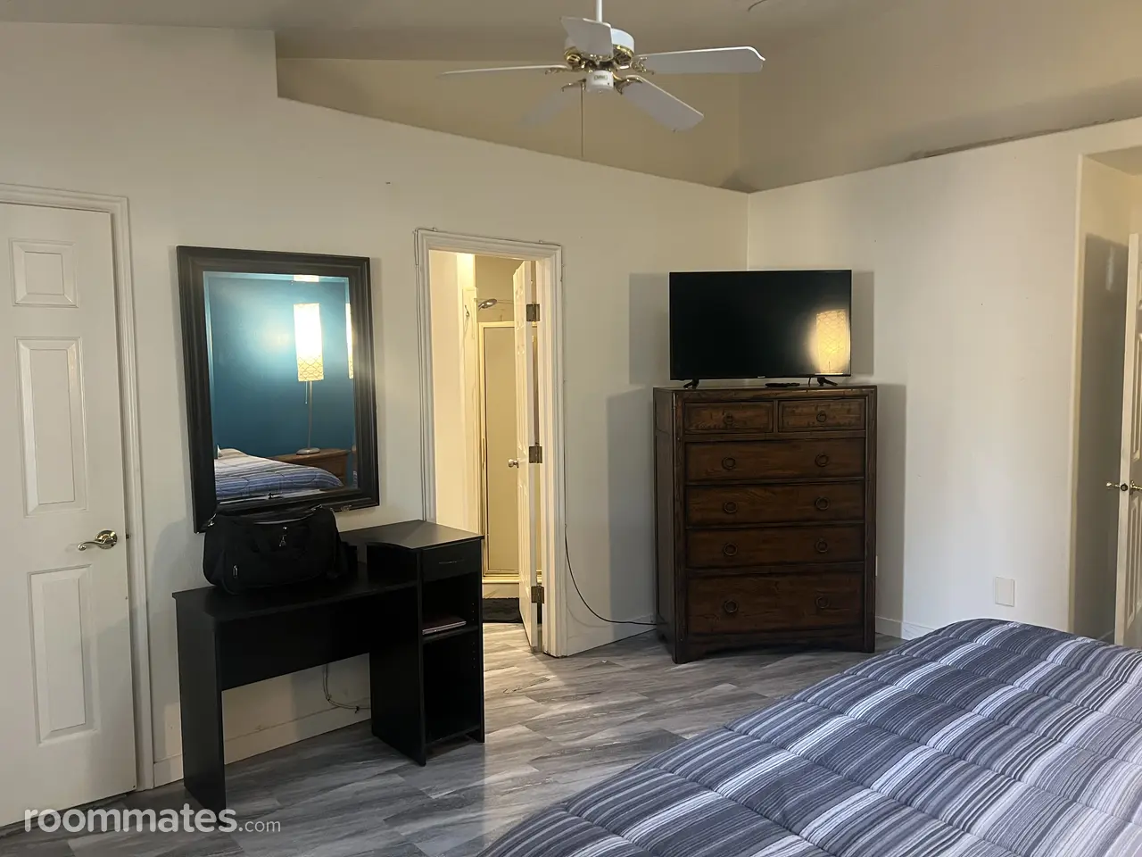 Profile photo 1 of 10