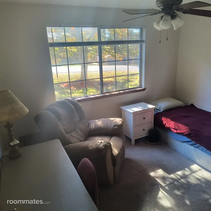 Room for rent in Bremerton, WA $850, house