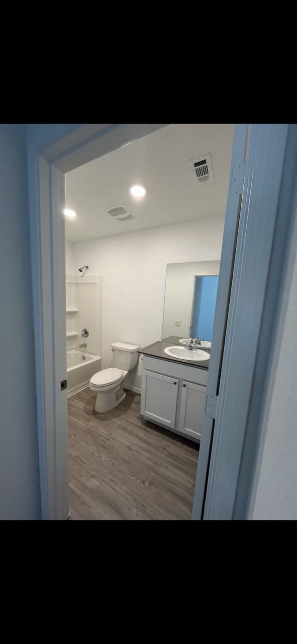 Profile photo 3 of 11