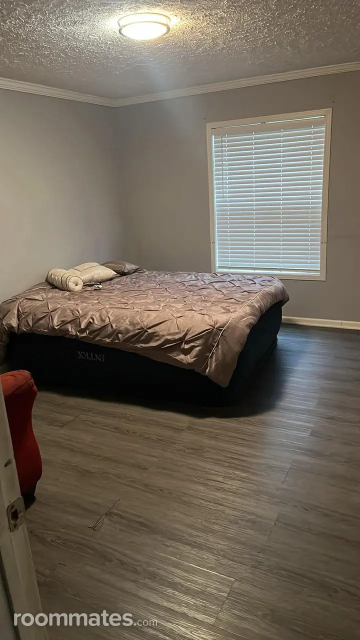 Profile photo 3 of 4