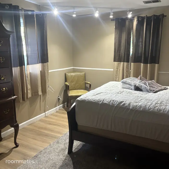 Room for rent in Indianapolis, IN $800, house