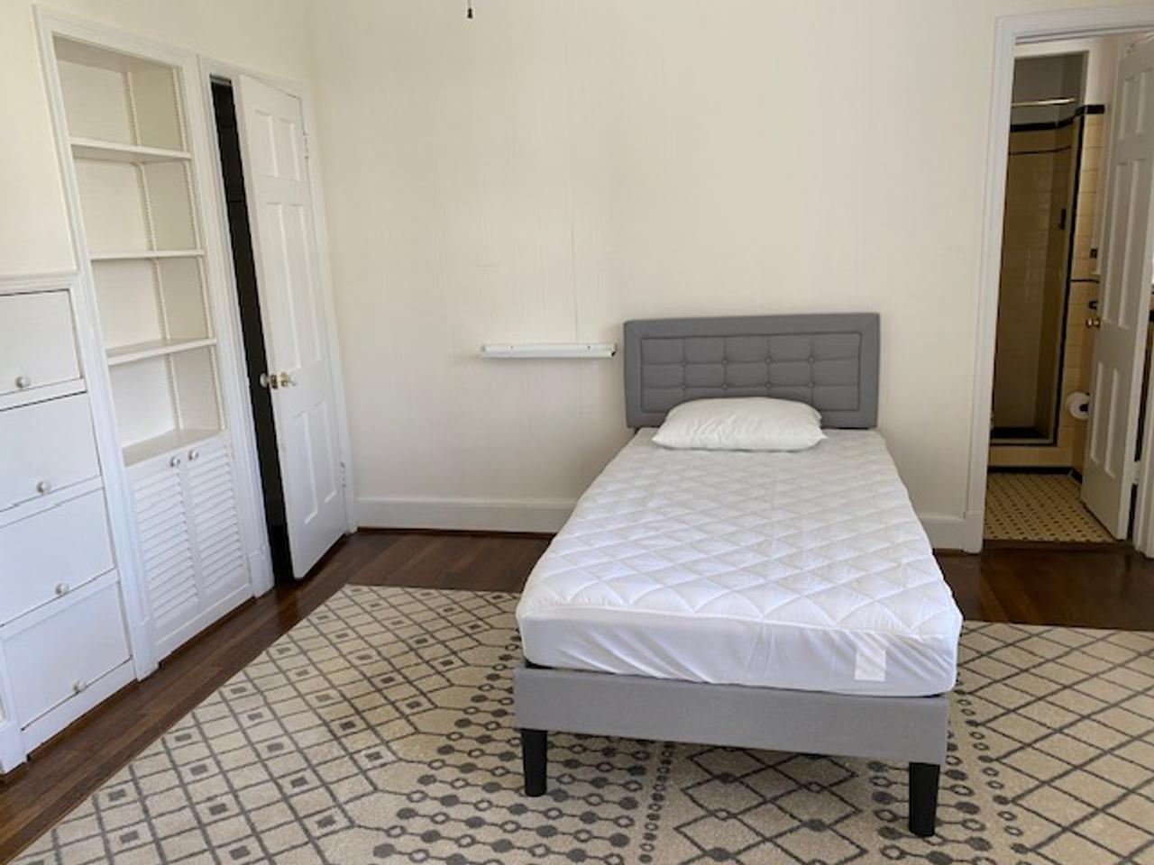 Profile photo 3 of 6