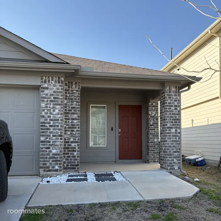 Room for rent in Uhland, TX $725, house