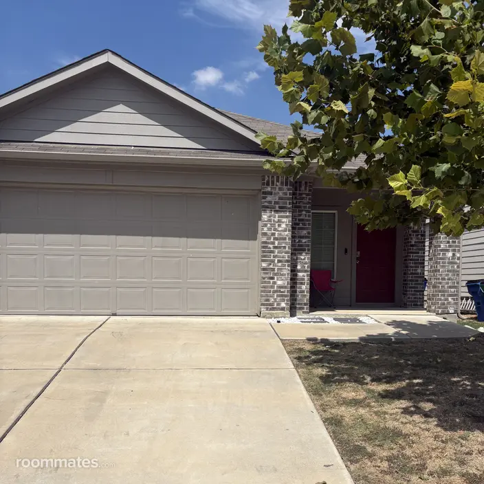 Room for rent in Uhland, TX $725, house