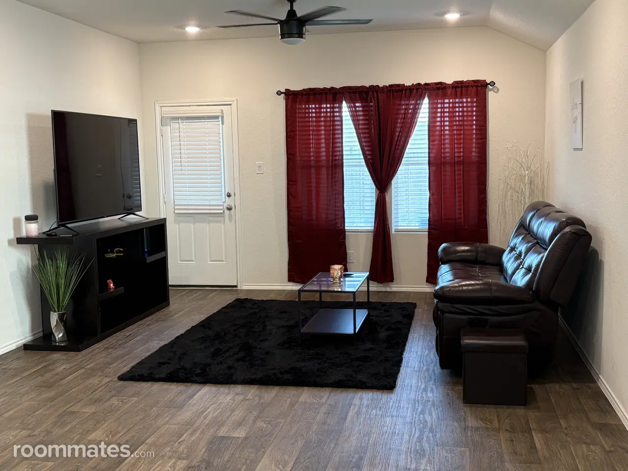 Profile photo 3 of 9